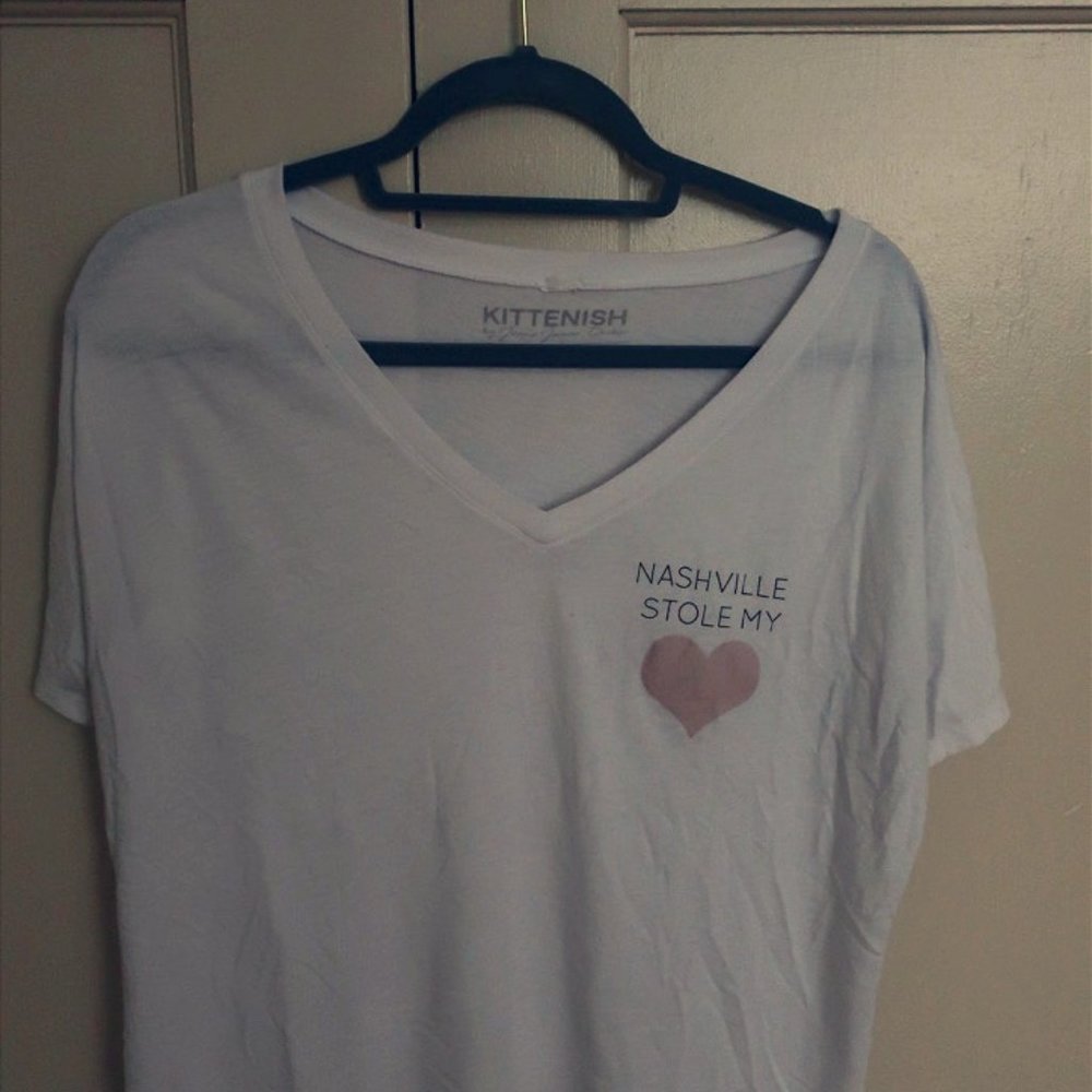 Nashville graphic v-neck